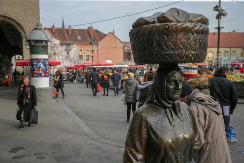 Dolac, spomenik kumici
